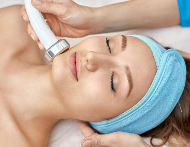 دختر اصلاح بیضی صورت ساخته شده است