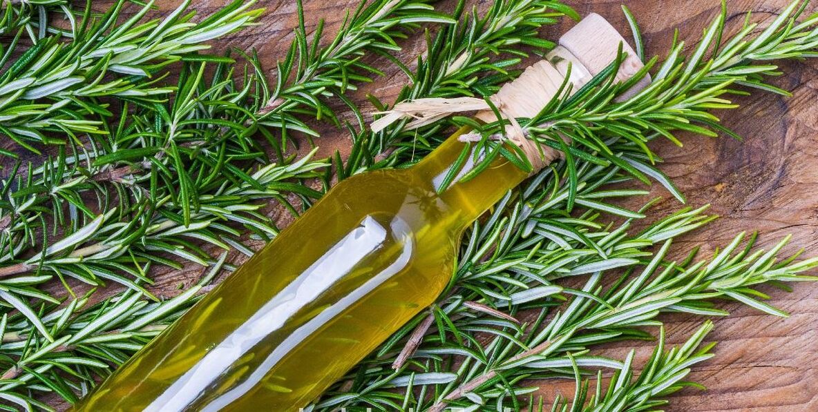 روغن رزماری برای درمان مشکلات پوستی چرب