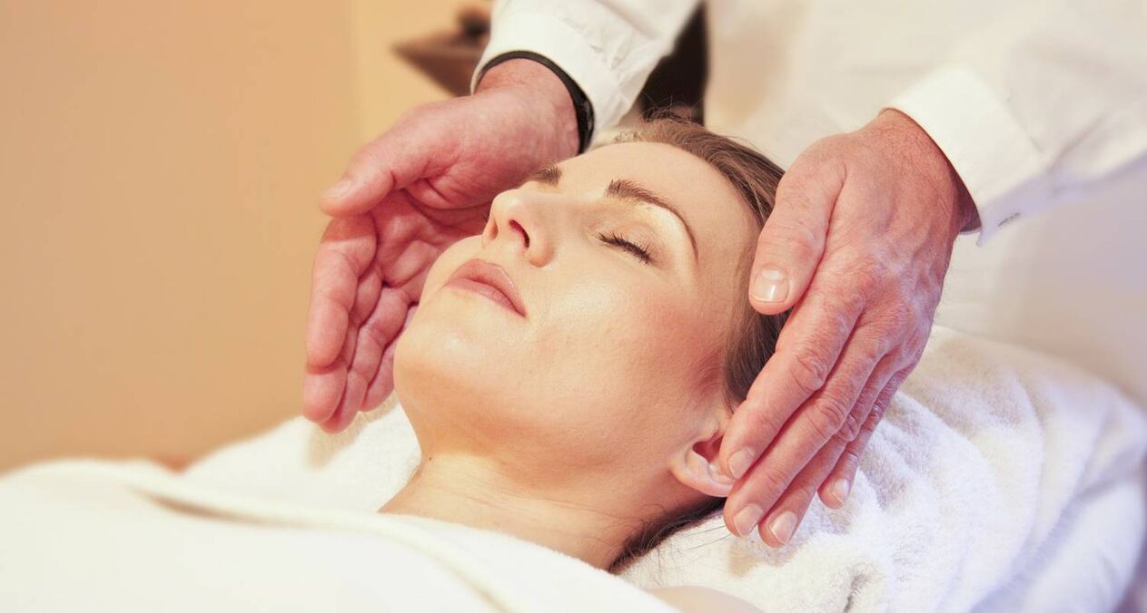 ماساژ کانتور صورت به عنوان راهی برای جوانسازی